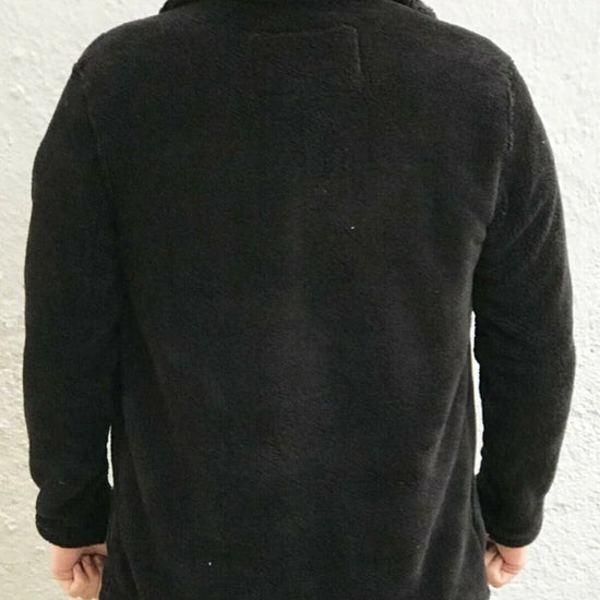 Dzseki – fekete – fekete
