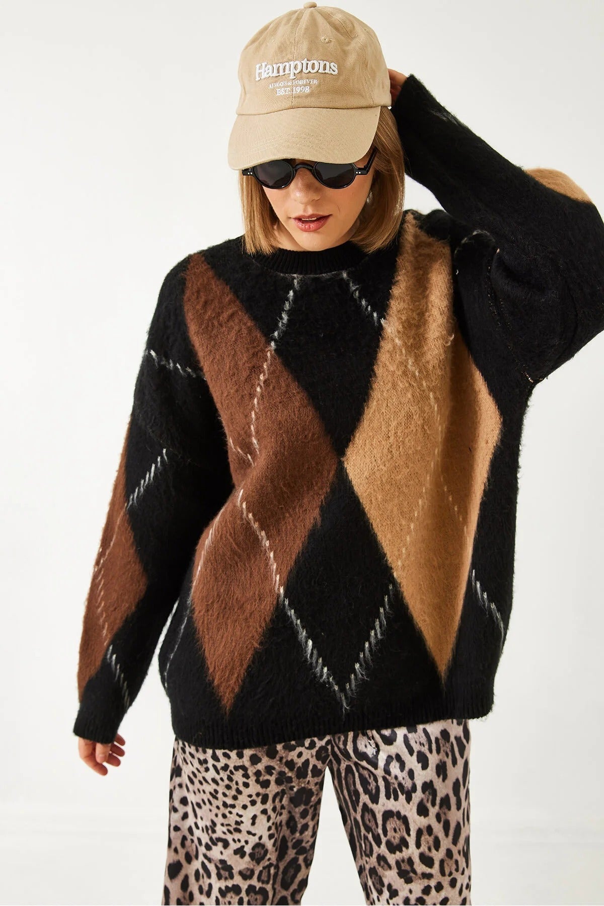 Női pulóver – camel – fekete camel